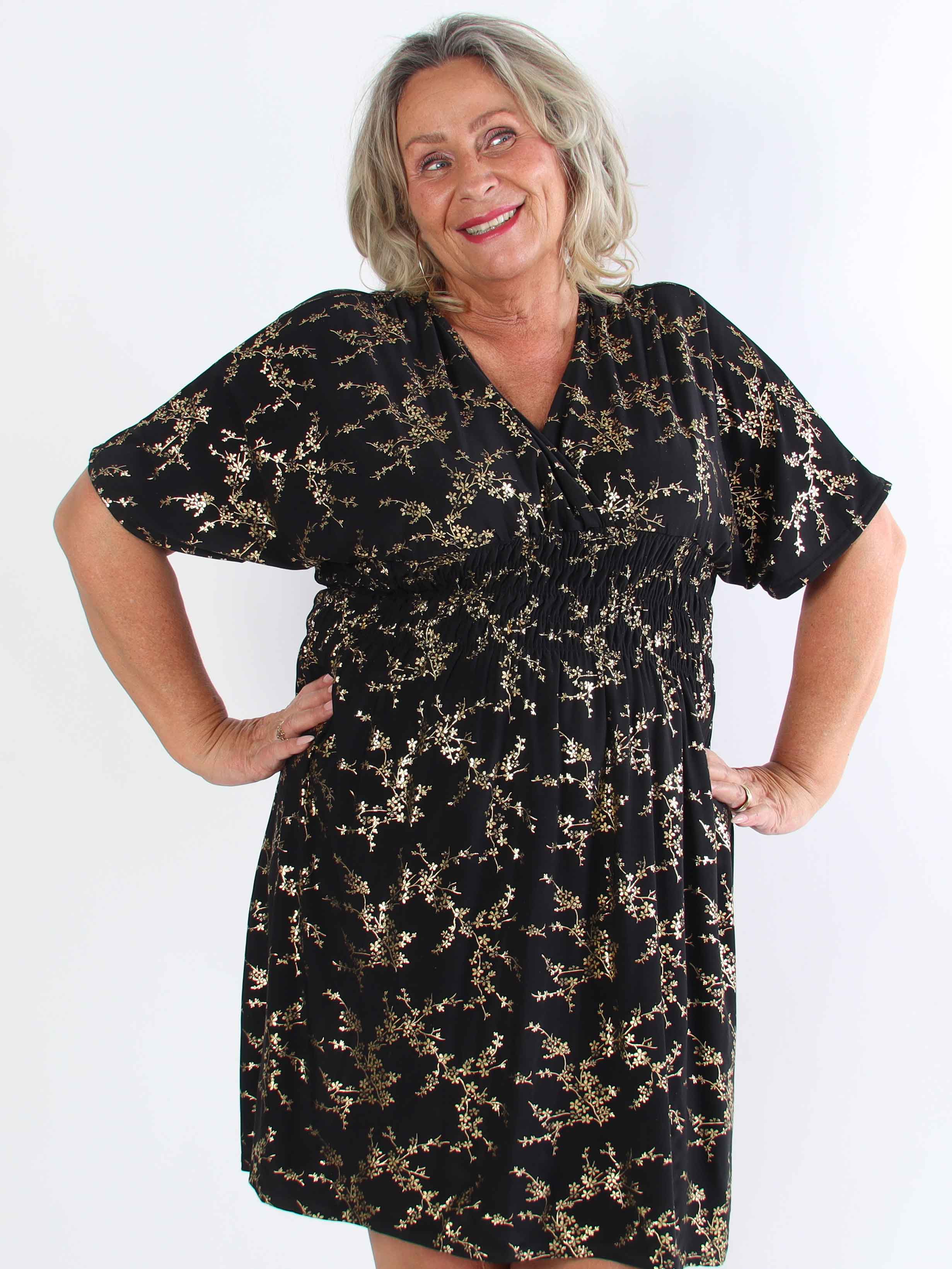 Pams Gold Short - Elastisk plus size kjole detaljeret med guld blomster
